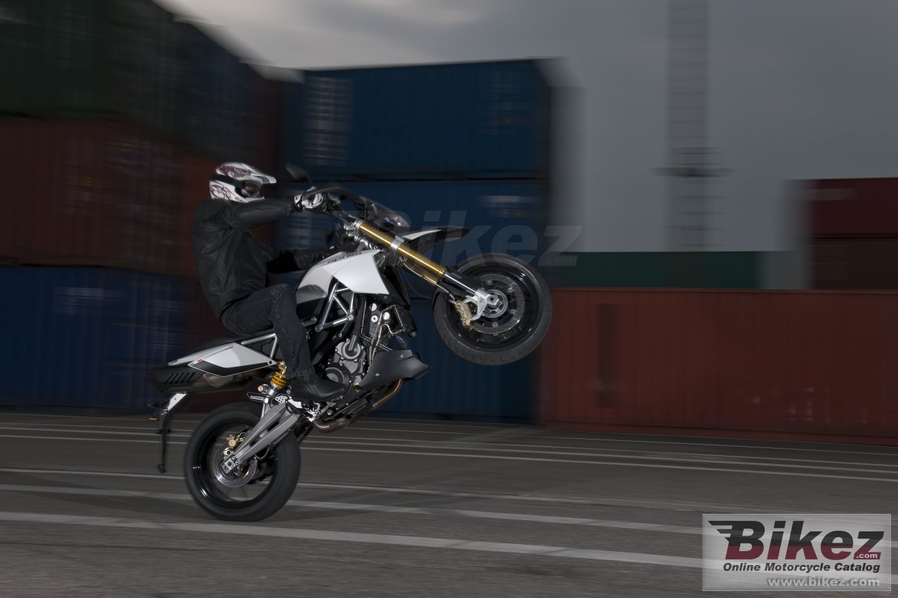 Thumbnail for Aprilia Dorsoduro 1200 ABS 2011