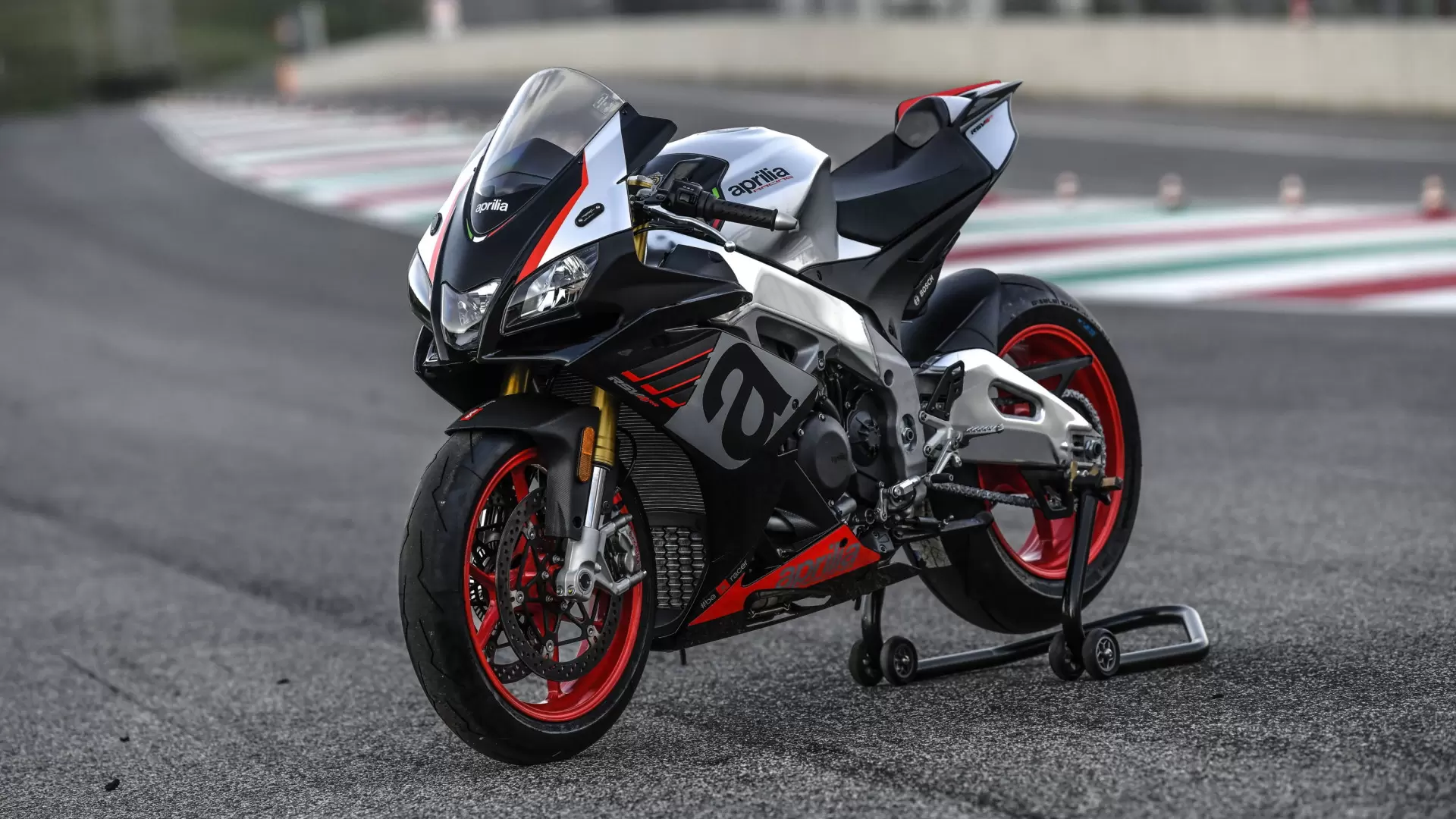 Thumbnail for Aprilia RSV4 RR 1000 2021