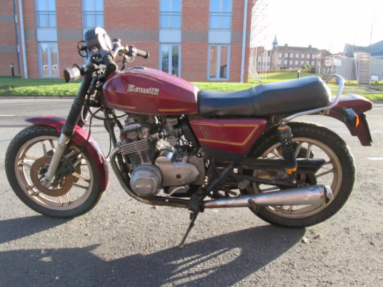 Benelli 654 T