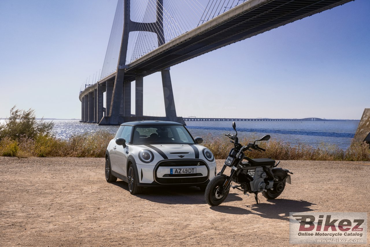 Thumbnail for BMW CE 02 2024