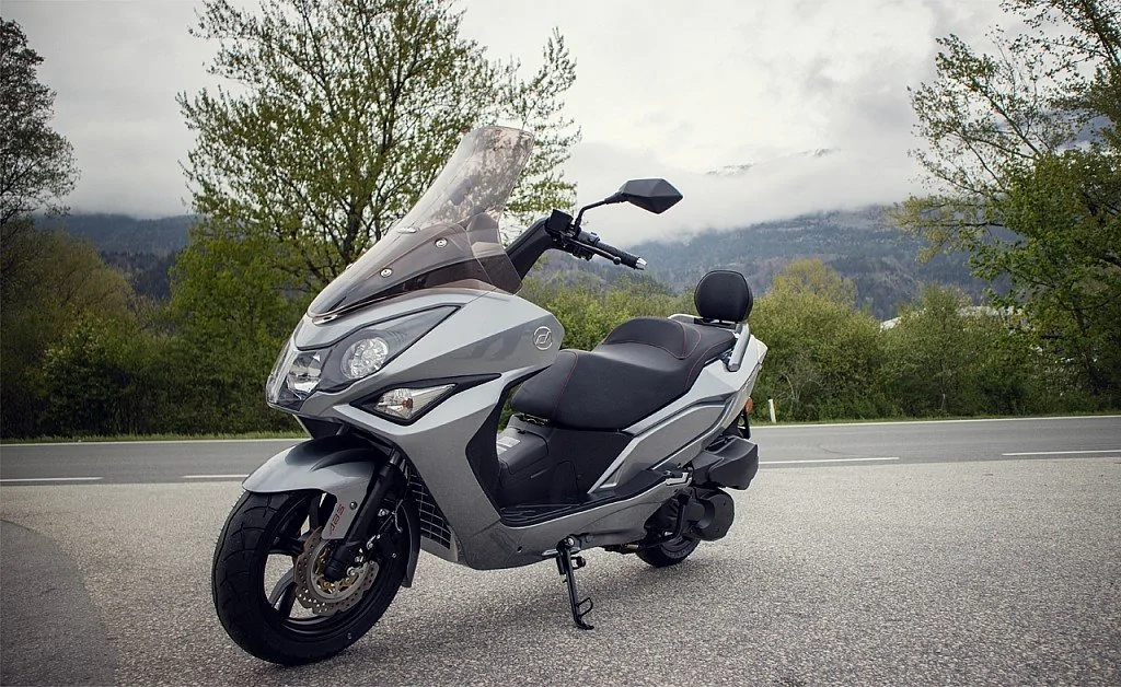 Daelim S300