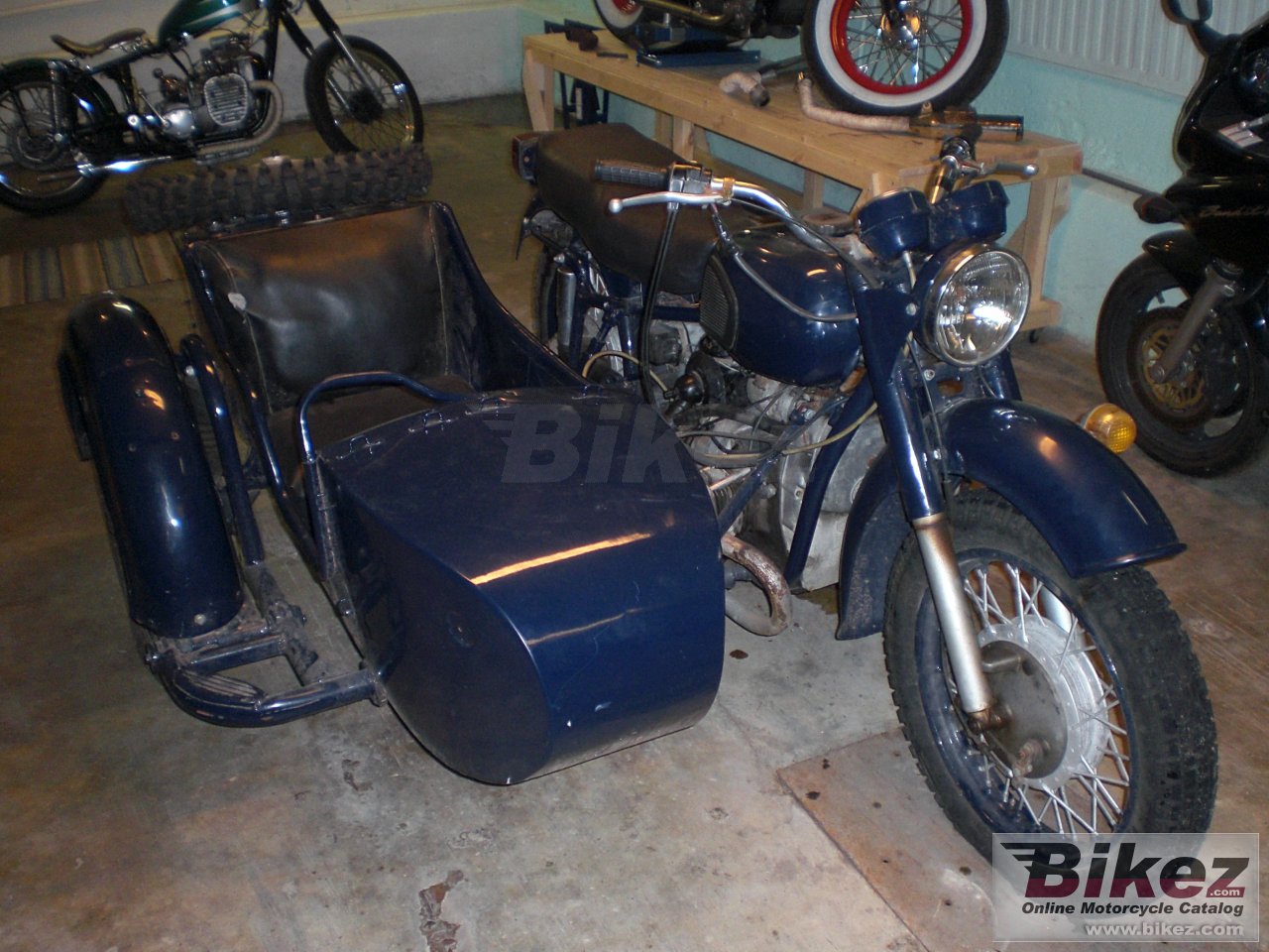 Dnepr MT 11 (with sidecar)