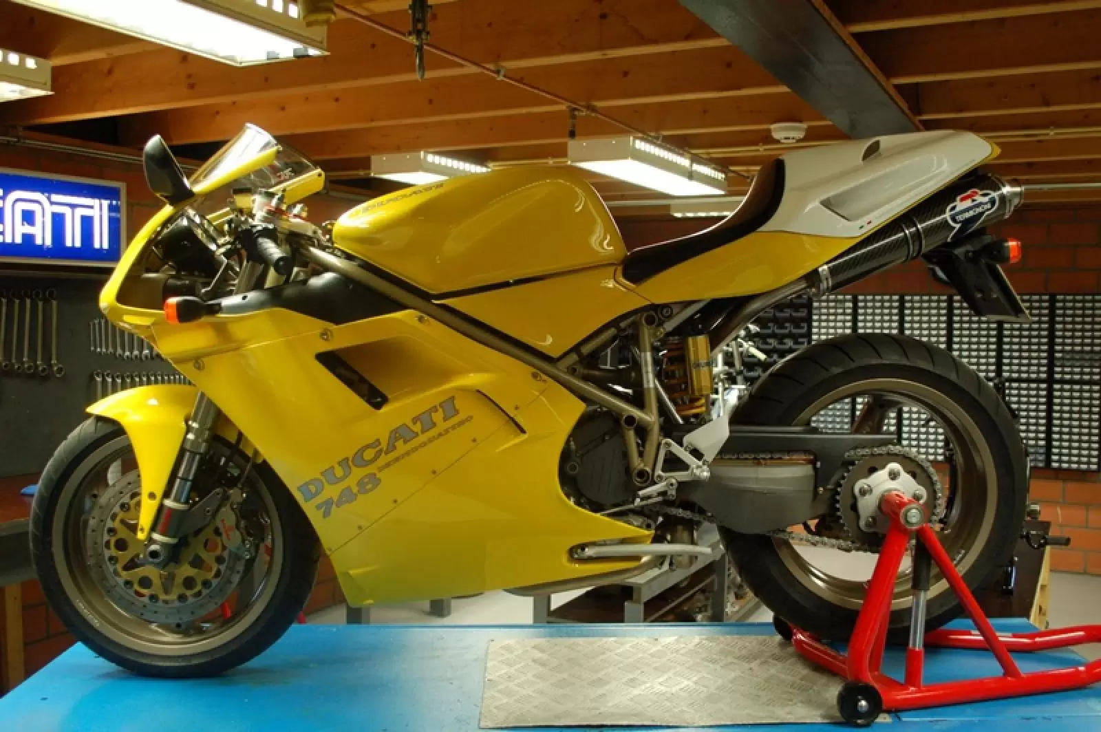 Ducati 748 SP