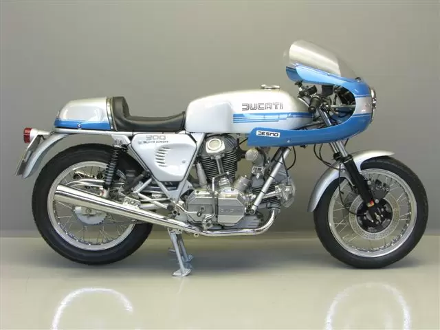 Ducati 900 SS