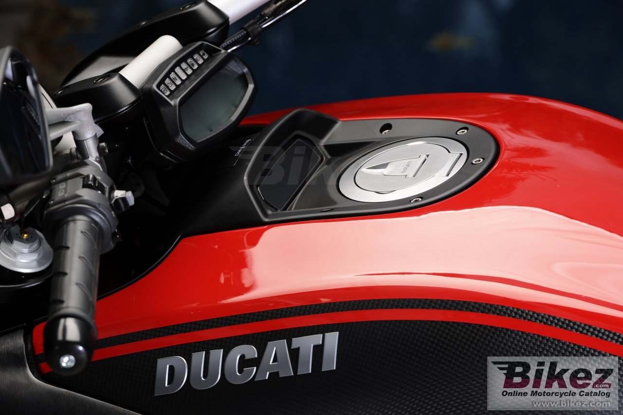 Thumbnail for Ducati Diavel Carbon 2014