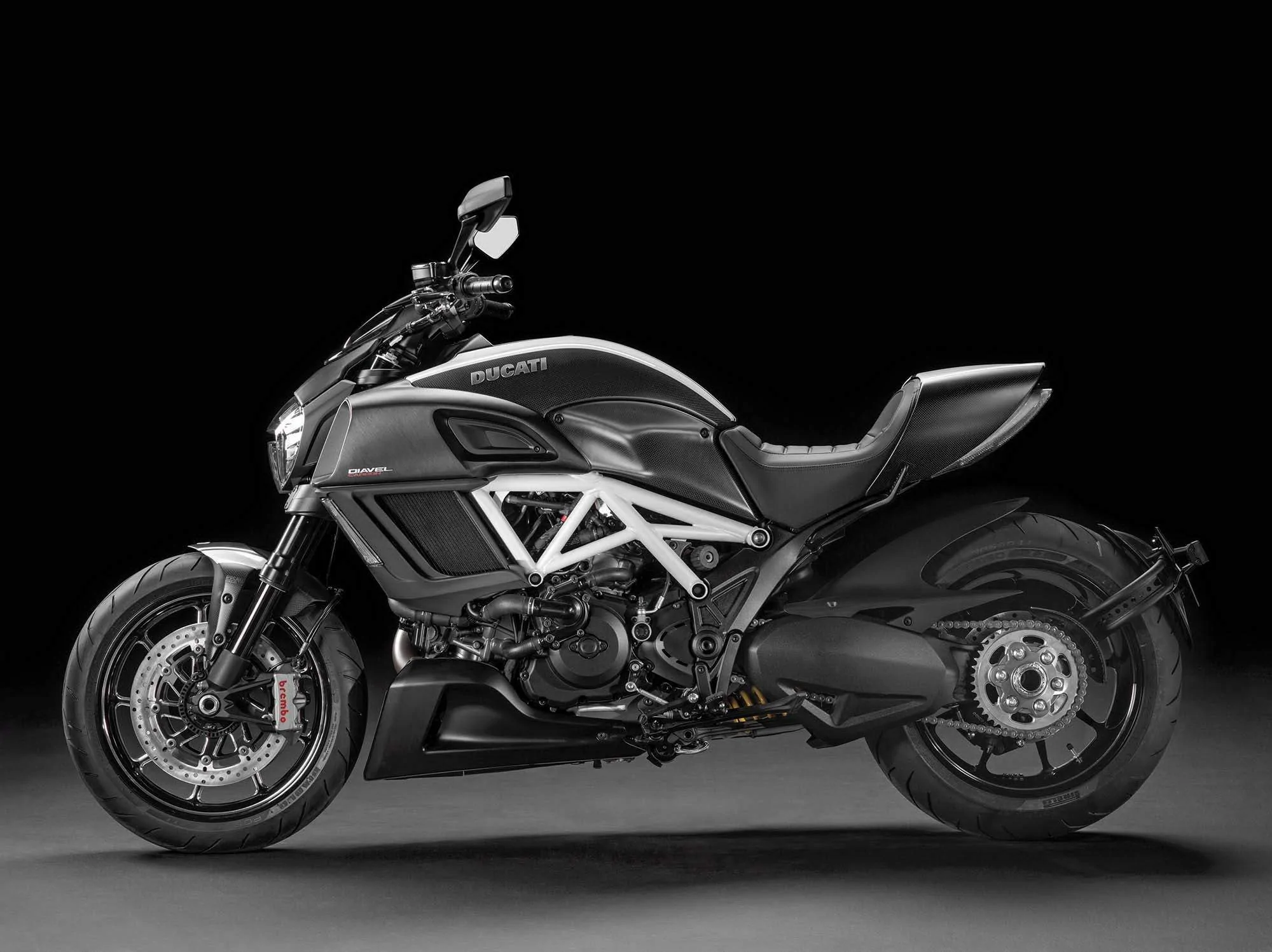 Thumbnail for Ducati Diavel Carbon 2015