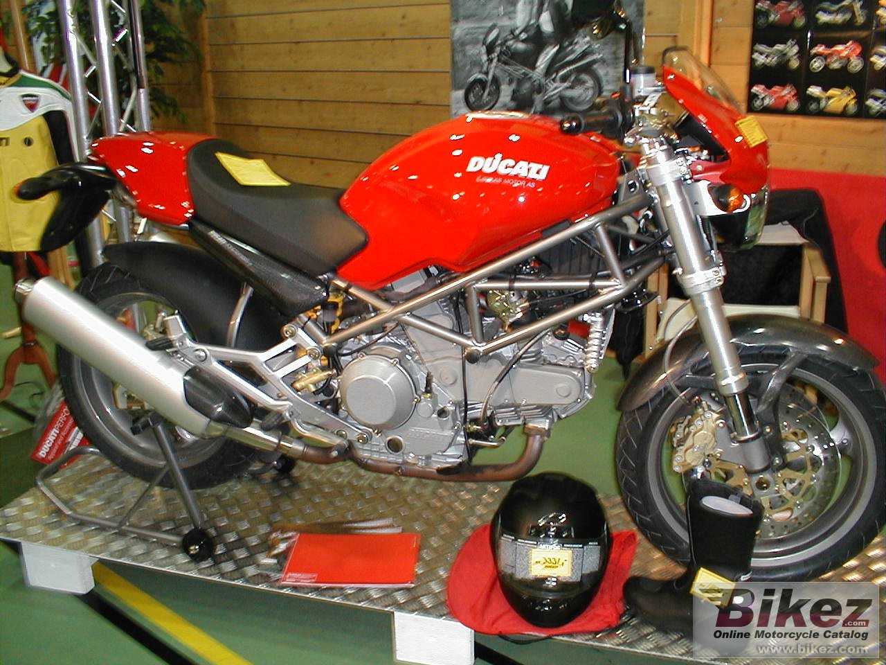 Ducati Monster 900