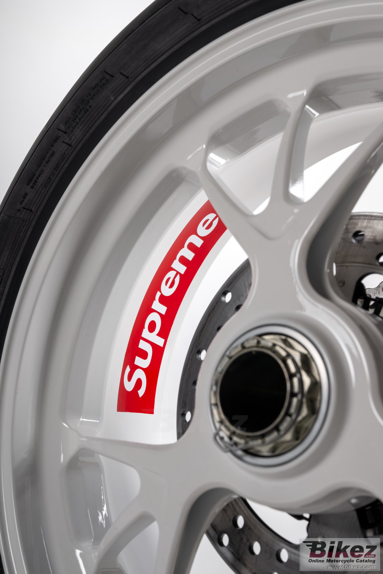 Thumbnail for Ducati Streetfighter V4 Supreme 2024