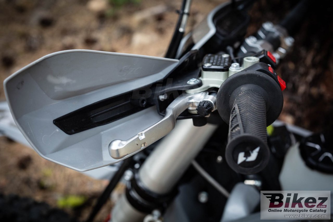 Thumbnail for GPX Moto TSE 300R 2024