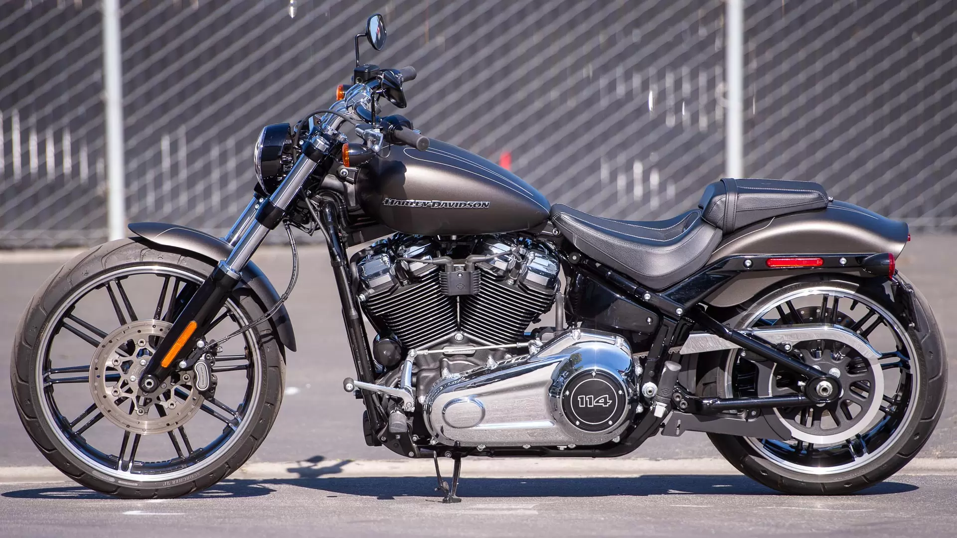 Thumbnail for Harley-Davidson Breakout 2021