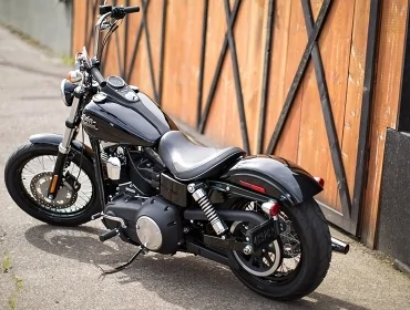 Harley-Davidson Dyna Street Bob Dark Custom