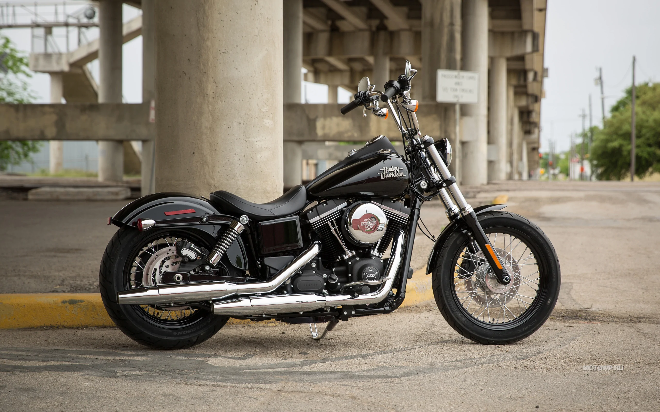 Thumbnail for Harley-Davidson Dyna Street Bob Dark Custom 2016