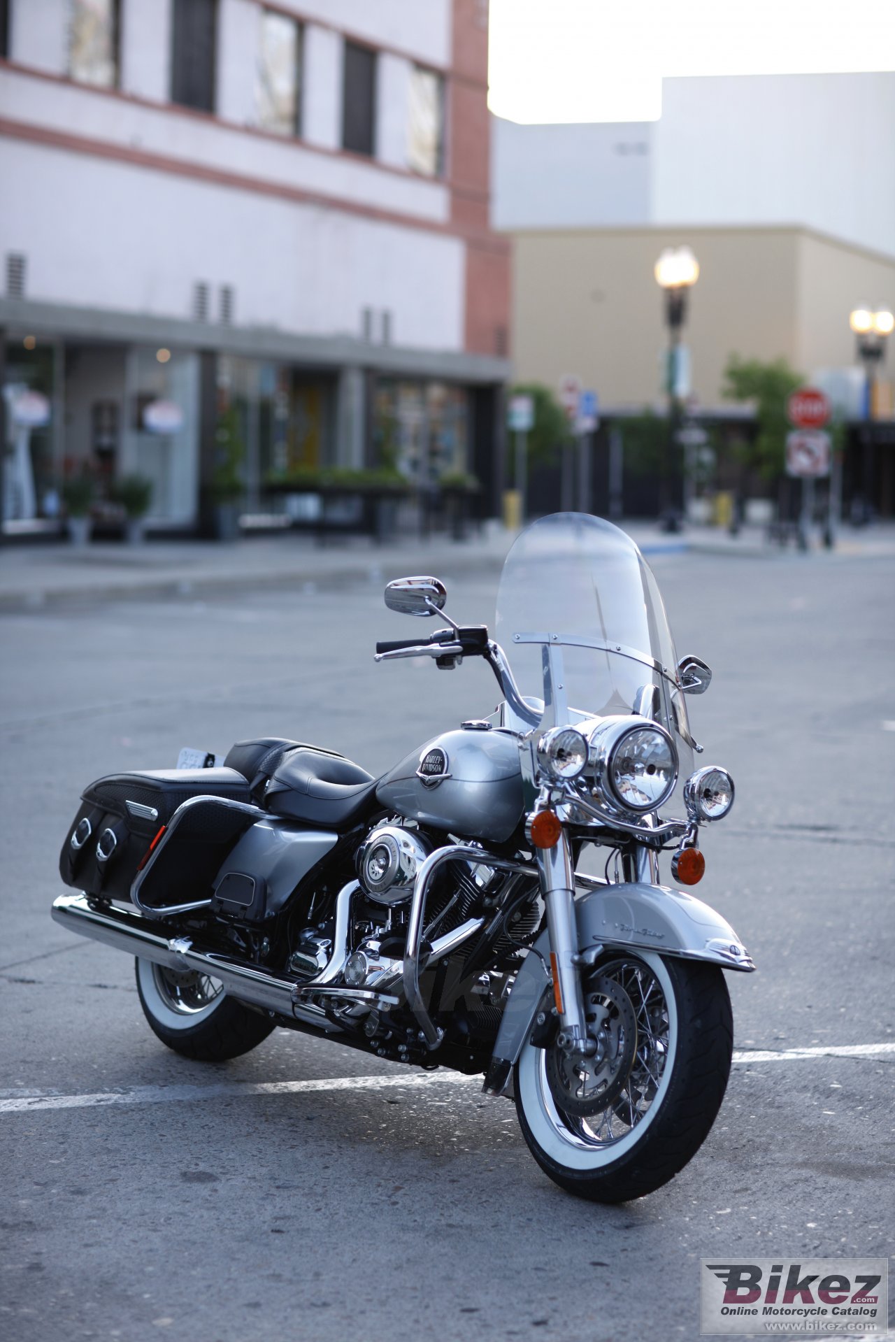 Thumbnail for Harley-Davidson FLHRC Road King Classic 2010