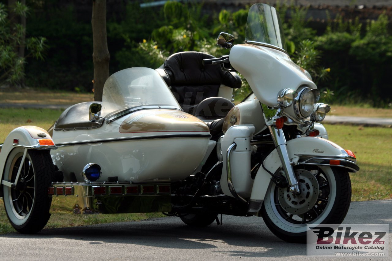 Harley-Davidson FLHTC 1340 (with sidecar)