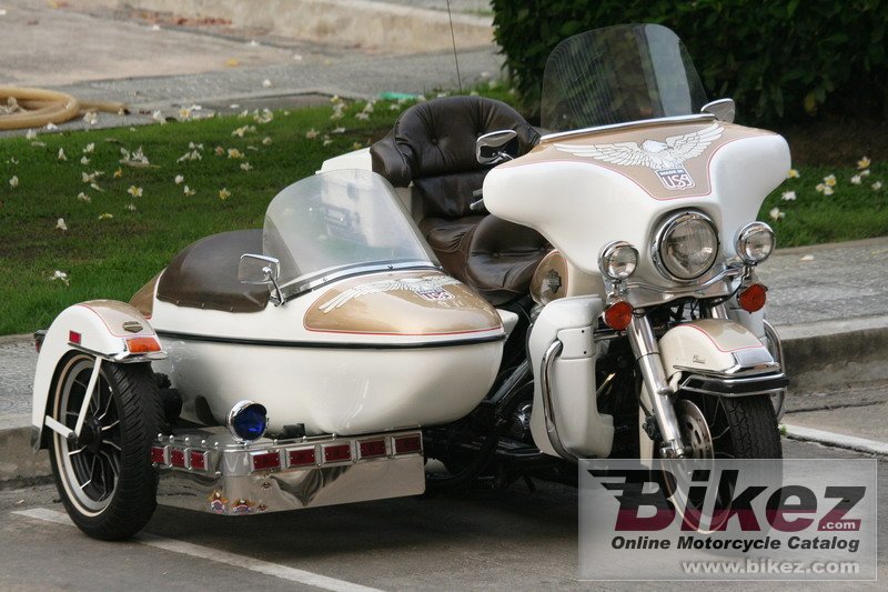 Harley-Davidson FLHTC 1340 (with sidecar) (reduced effect)
