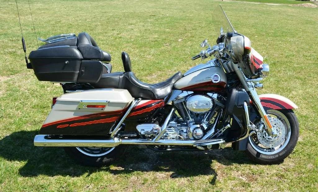 Thumbnail for Harley-Davidson FLHTCUSE Screamin Eagle Ultra Classic Electra Glide 2006