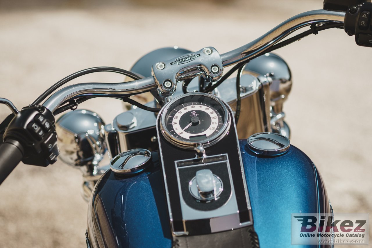 Thumbnail for Harley-Davidson Softail Deluxe 2017