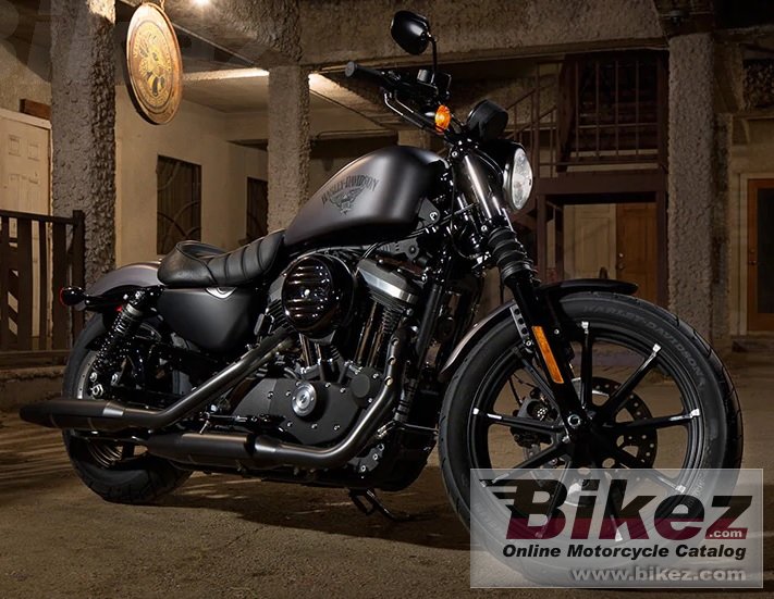 Harley-Davidson Sportster Iron 883 Dark Custom