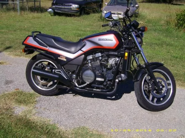 Honda V65 VF1100S Sabre