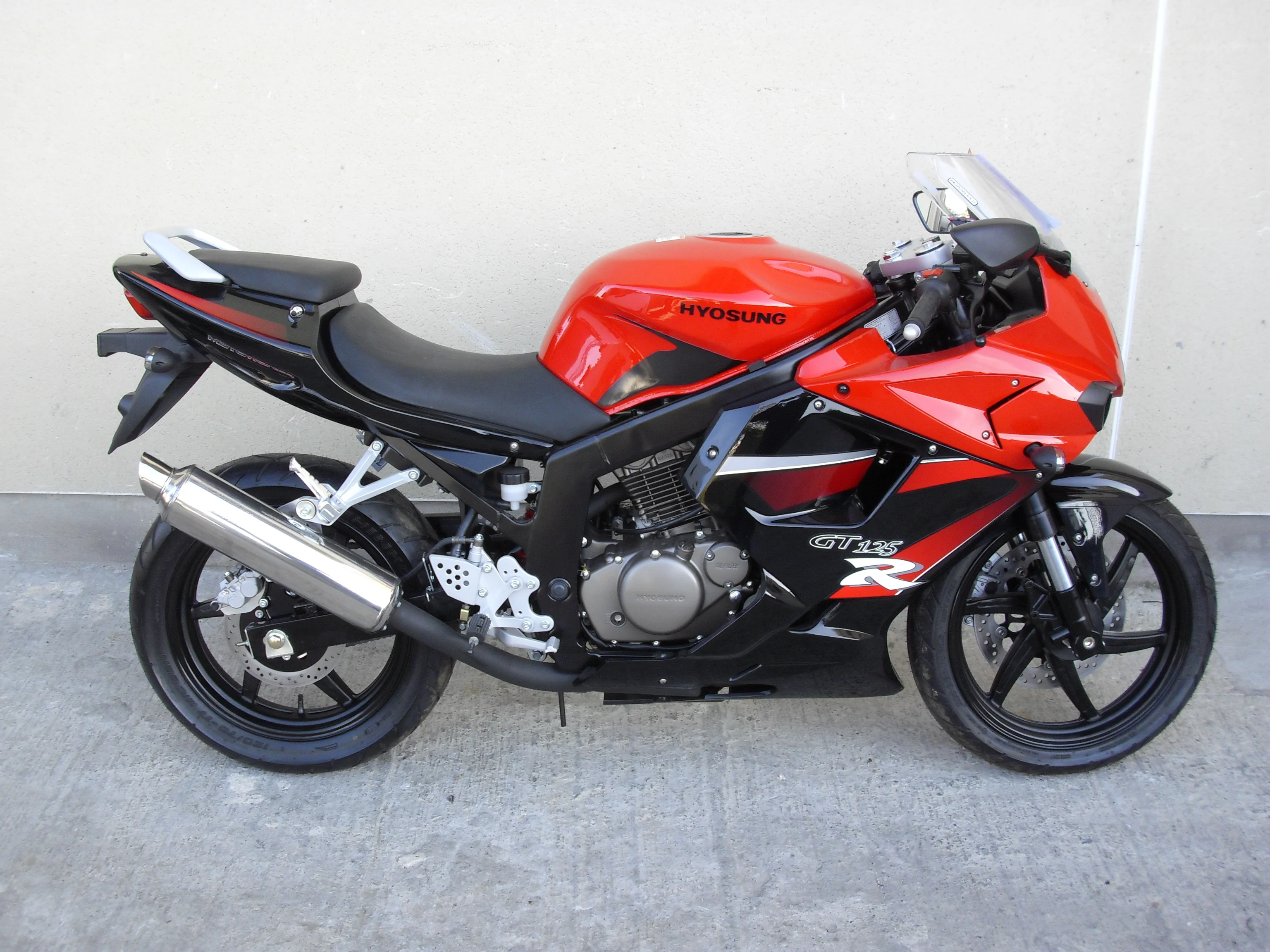 Hyosung GT125R