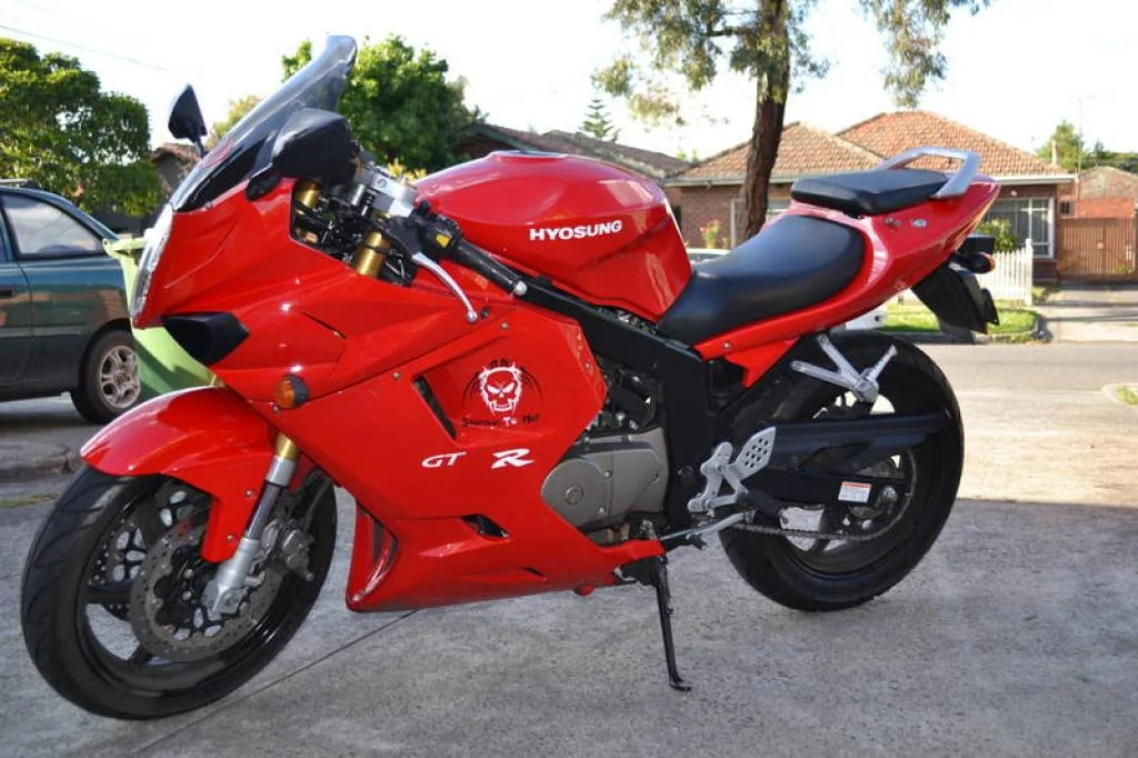 Hyosung GT250R