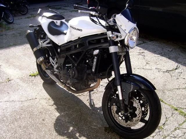 Hyosung GT 650i Naked