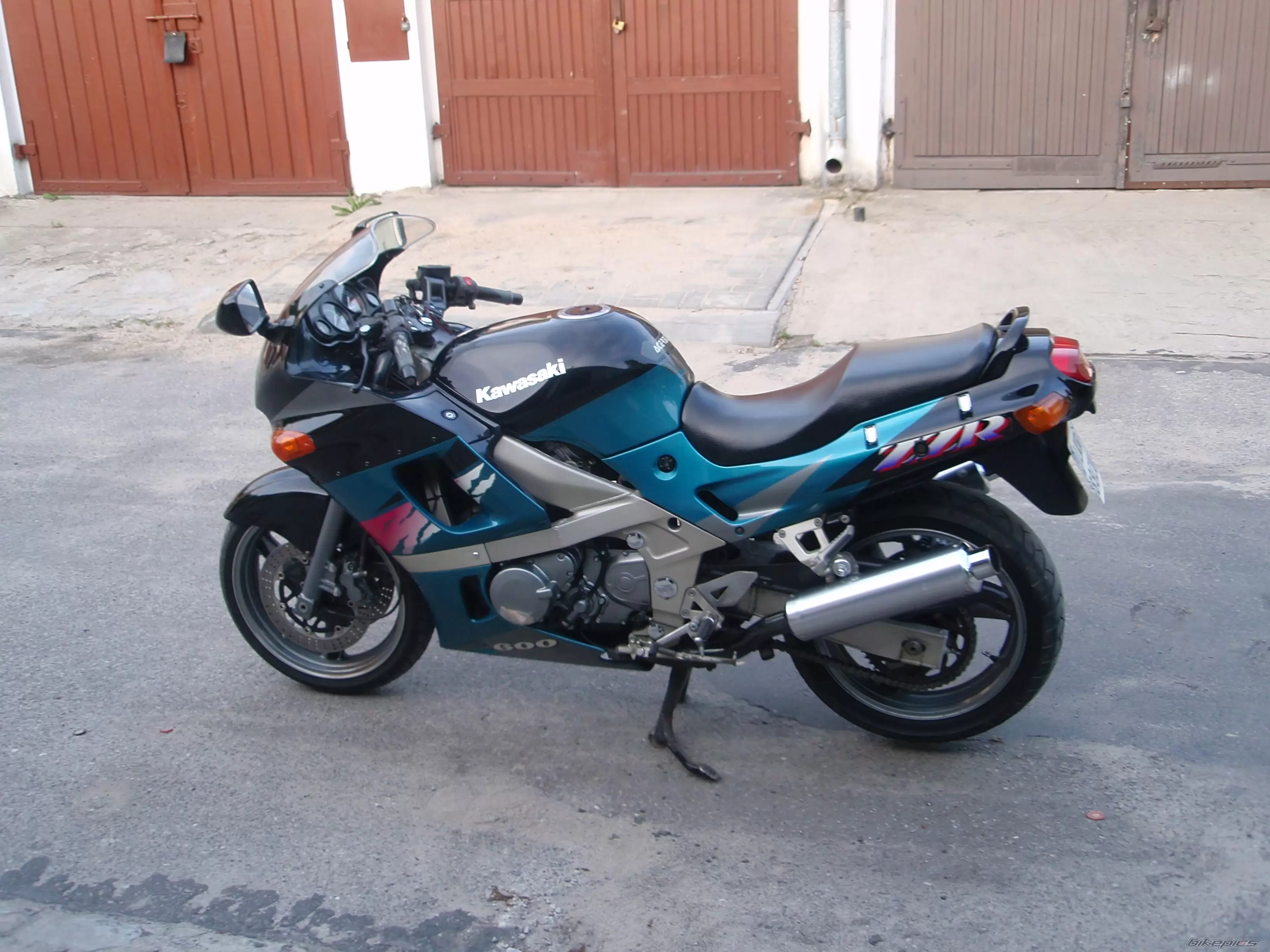 Thumbnail for Kawasaki ZZR 600 1995