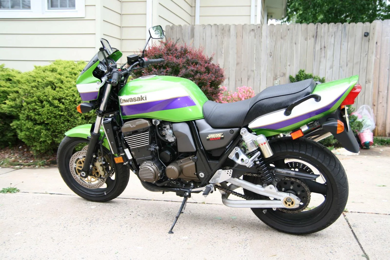 Thumbnail for Kawasaki ZZR 600 2004