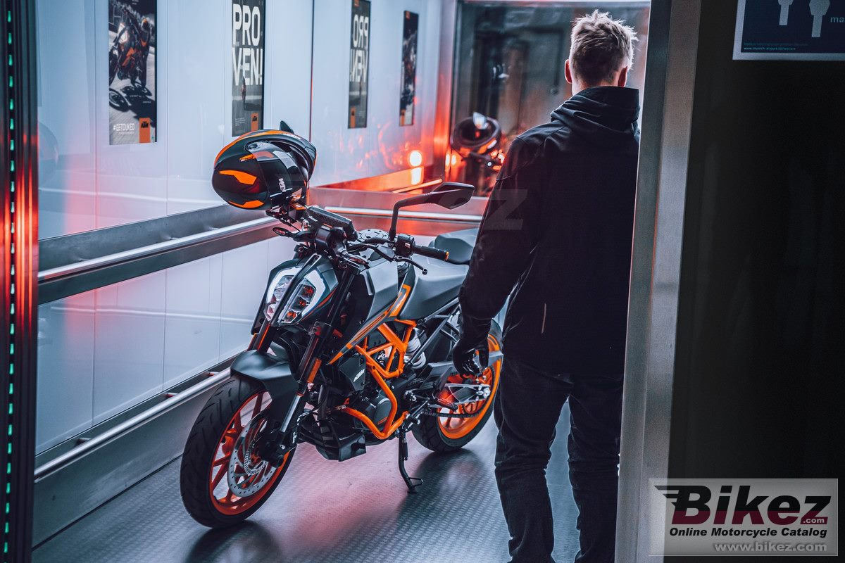 Thumbnail for KTM 125 Duke 2021