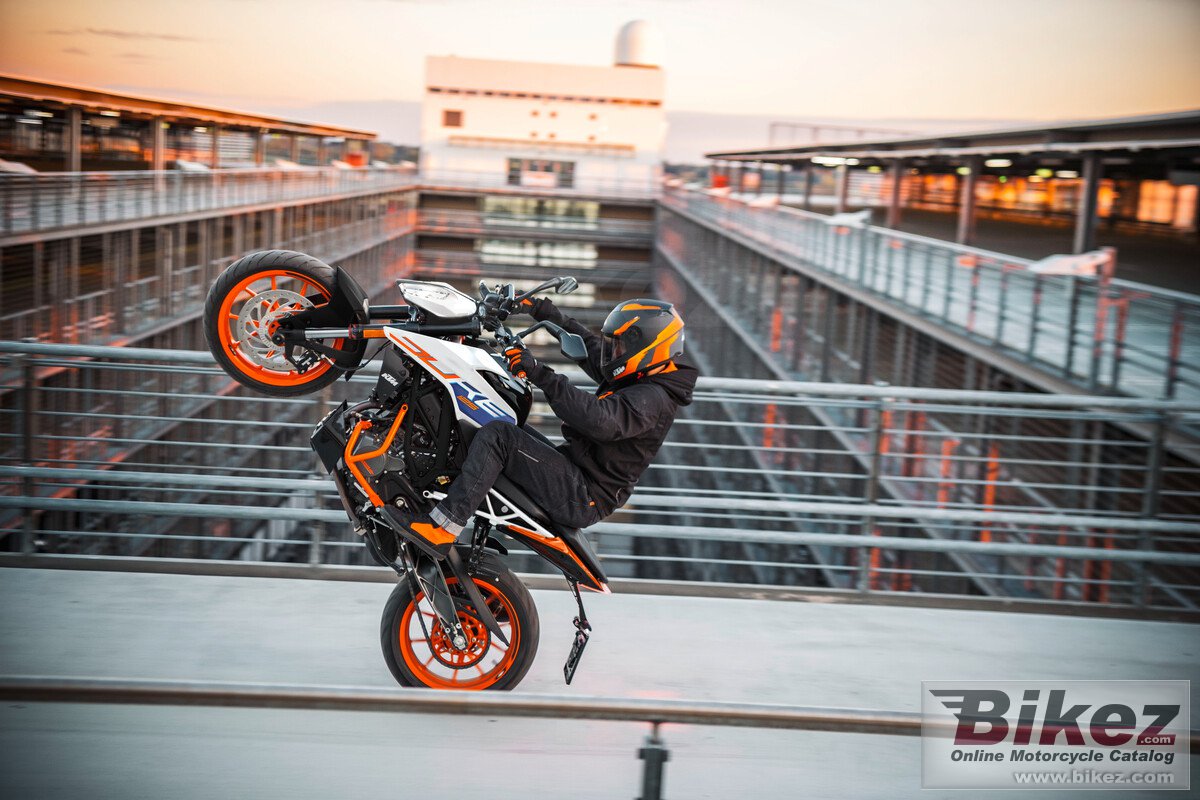 Thumbnail for KTM 125 Duke 2023