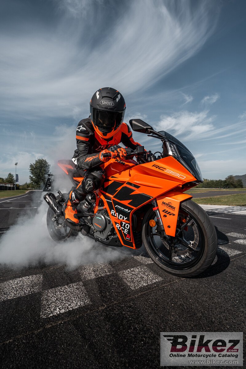 Thumbnail for KTM RC 390 2023