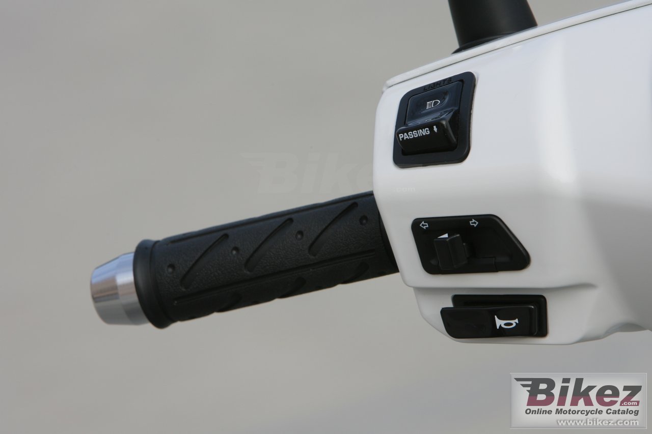 Thumbnail for Kymco Like 200i LX 2012
