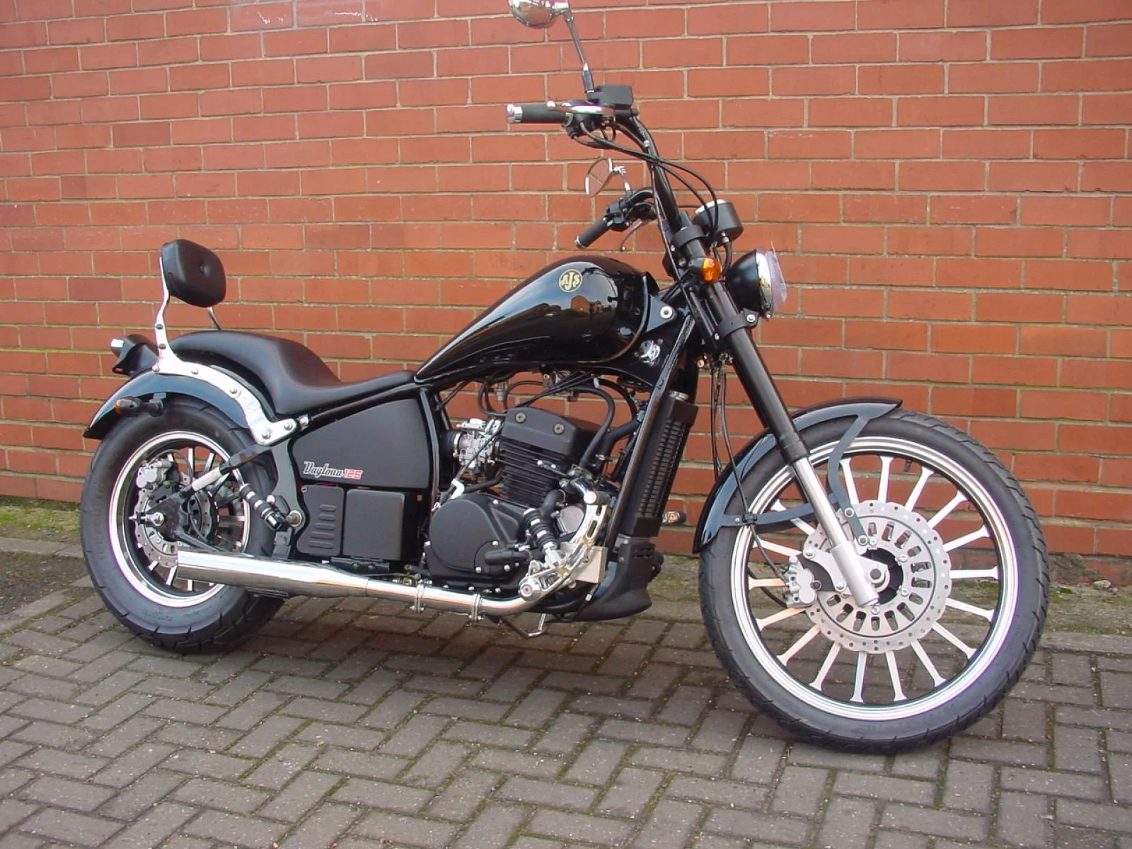 Thumbnail for Leonart Bobber 125 2014