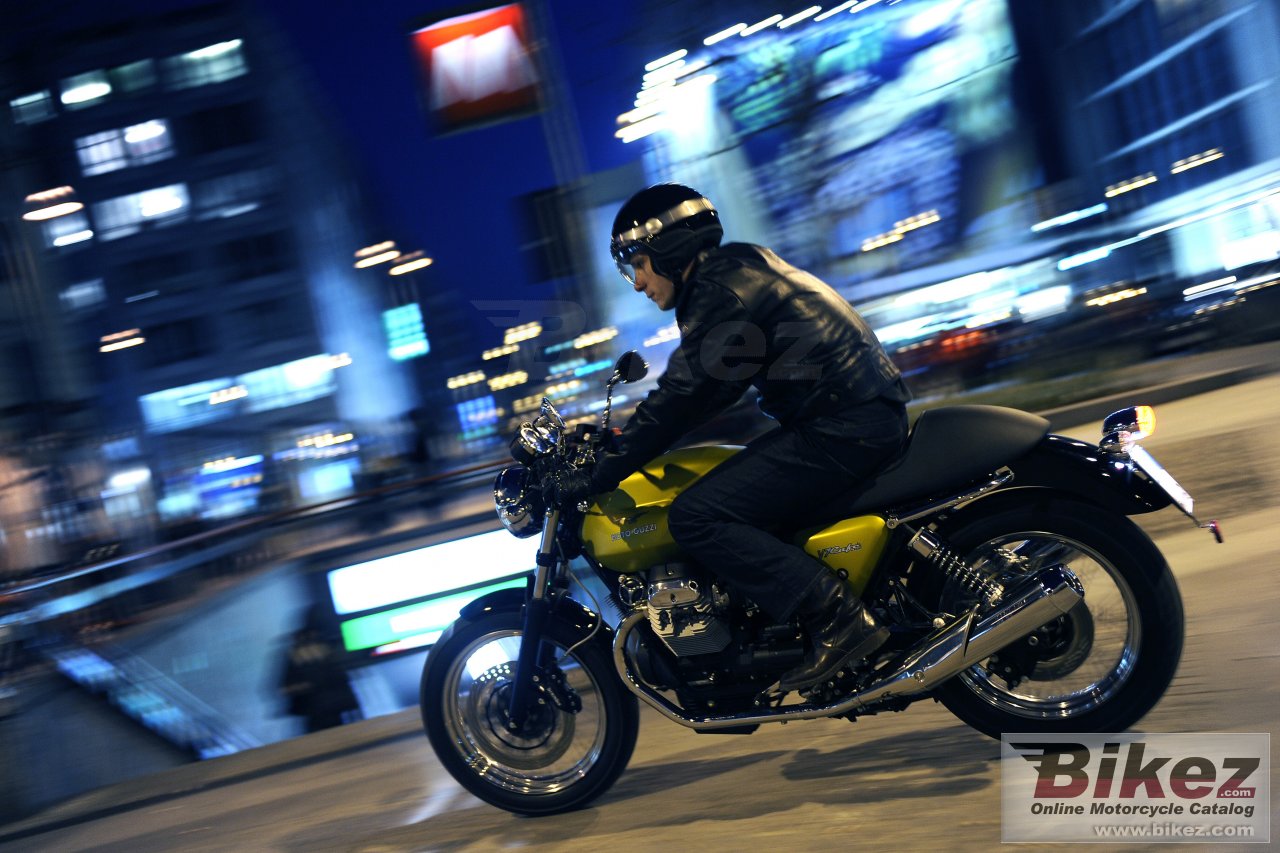 Thumbnail for Moto Guzzi V7 Cafe Classic 2011