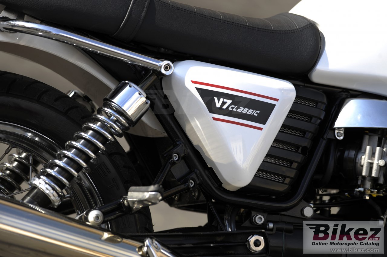 Thumbnail for Moto Guzzi V7 Classic 2009