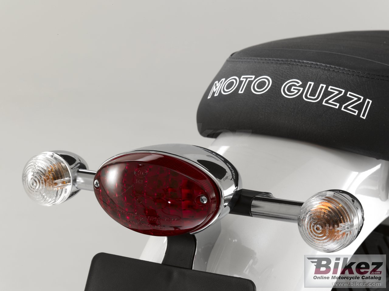 Thumbnail for Moto Guzzi V7 Classic 2011