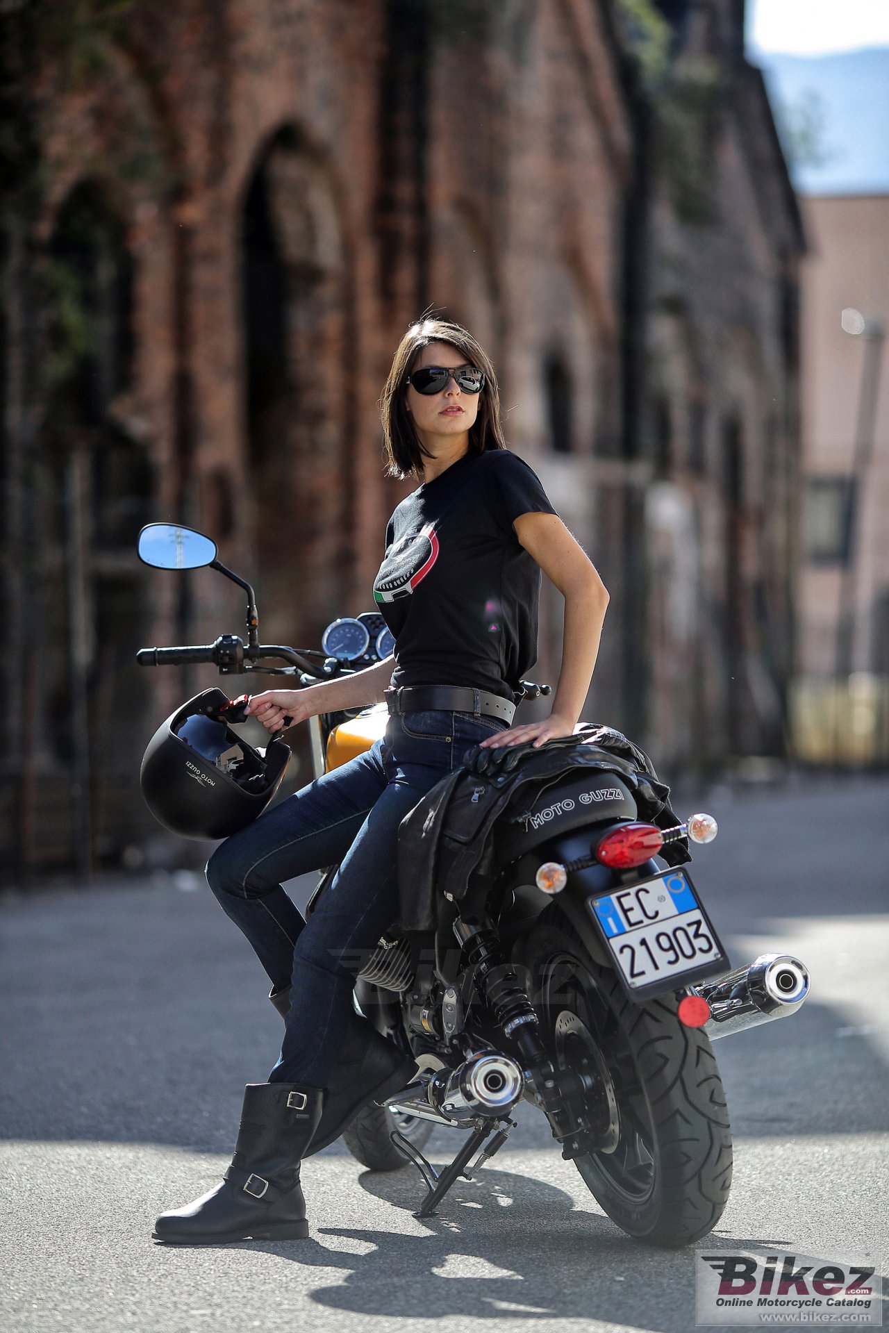 Thumbnail for Moto Guzzi V7 II Stone 2015