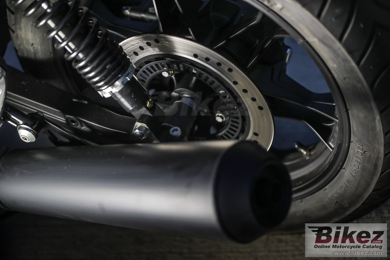 Thumbnail for Moto Guzzi V7 III Stone Night Pack 2020