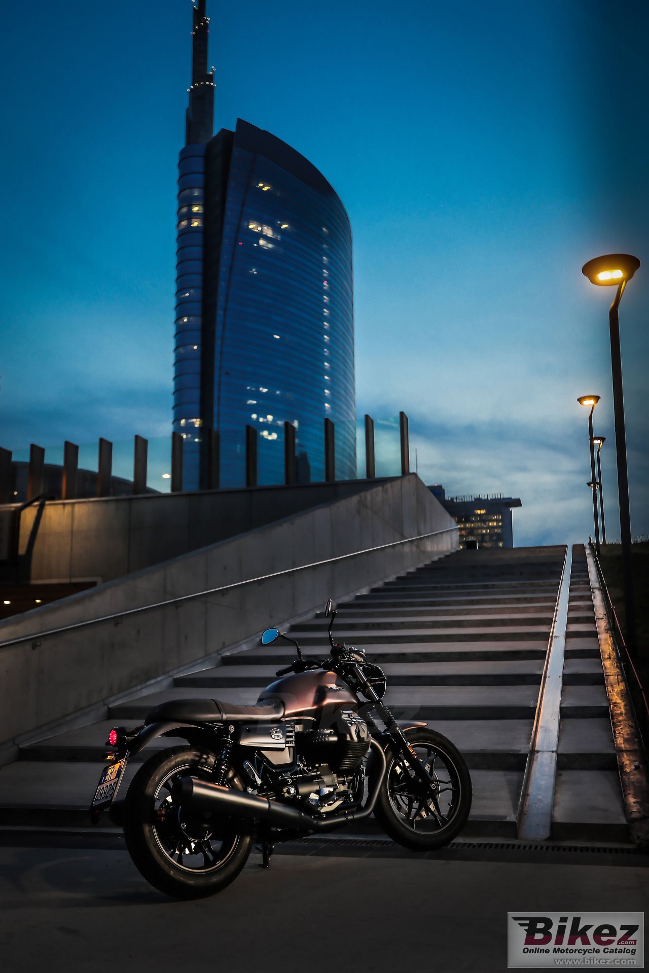 Thumbnail for Moto Guzzi V7 III Stone Night Pack 2020
