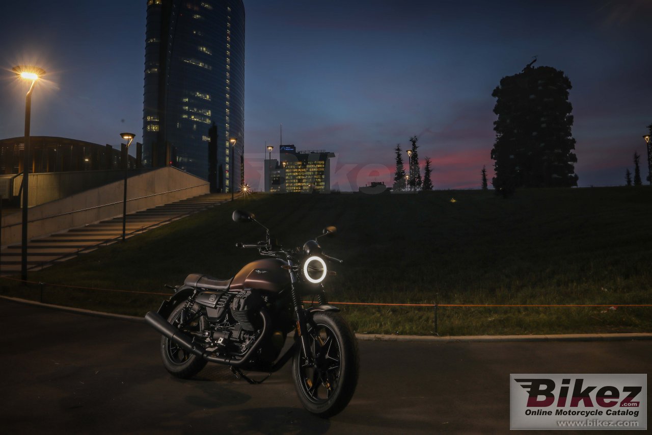 Thumbnail for Moto Guzzi V7 III Stone Night Pack 2020