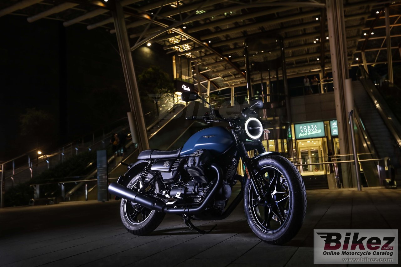 Thumbnail for Moto Guzzi V7 III Stone Night Pack 2020