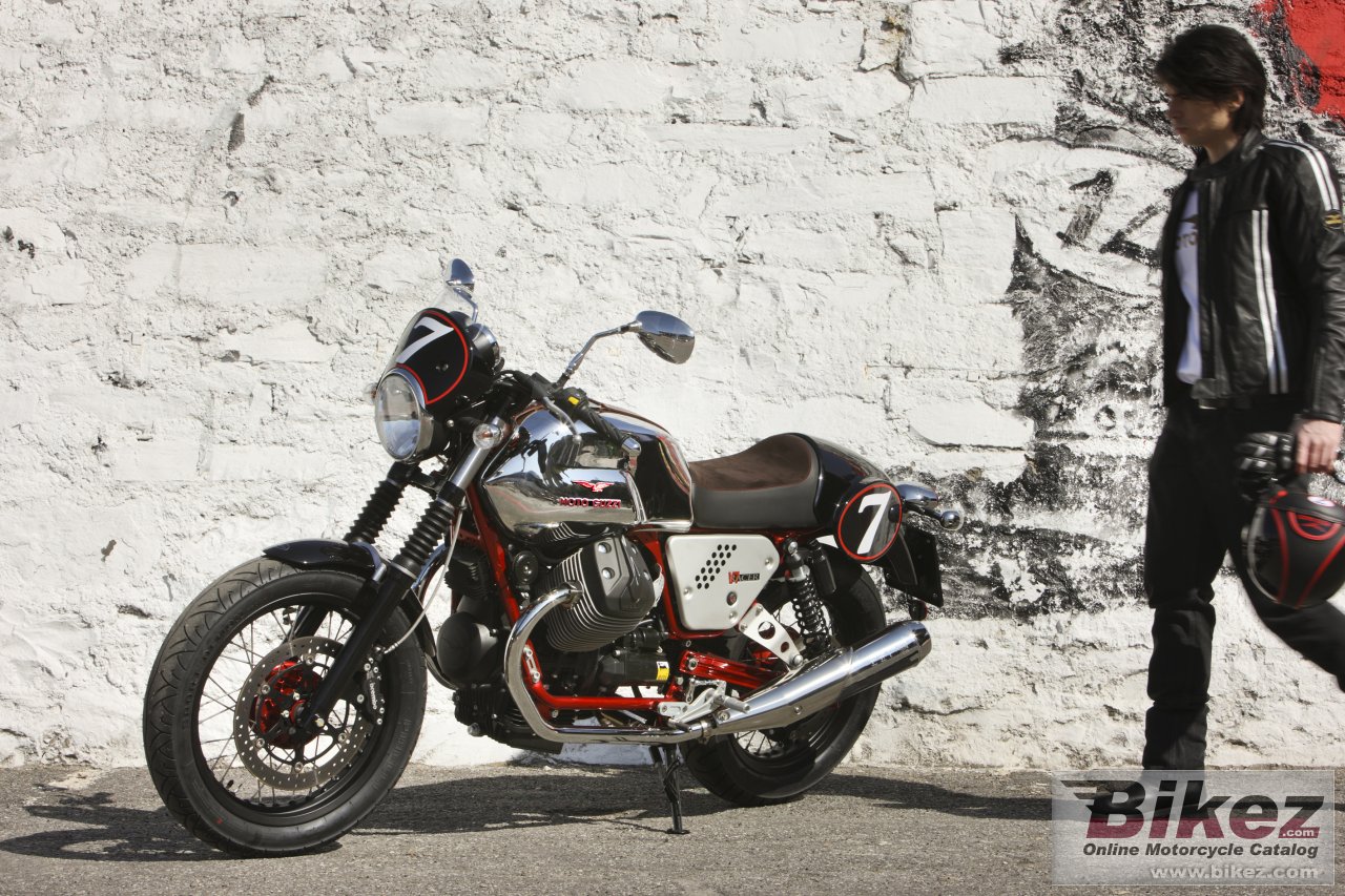 Thumbnail for Moto Guzzi V7 Racer 2013