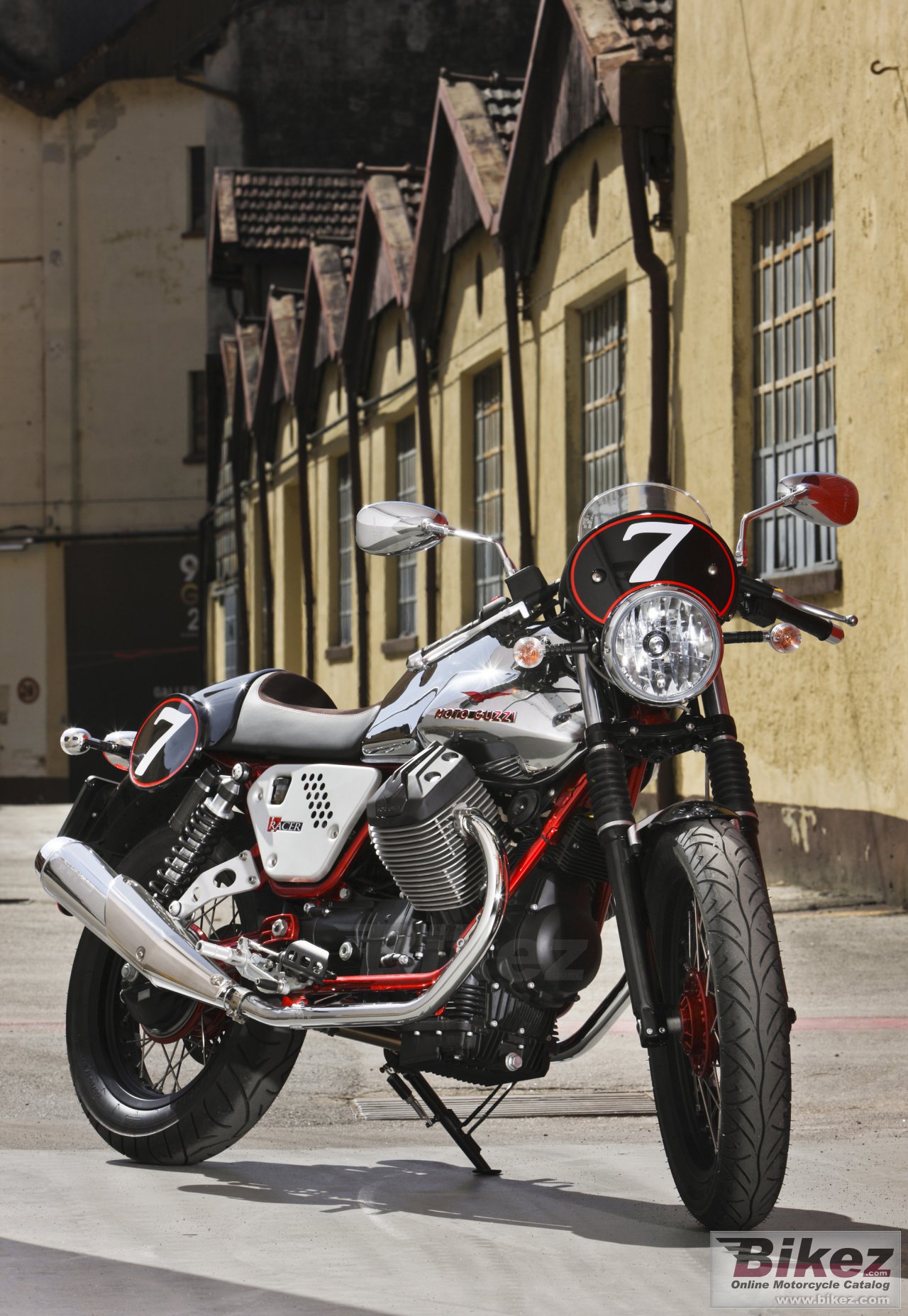 Thumbnail for Moto Guzzi V7 Racer 2013