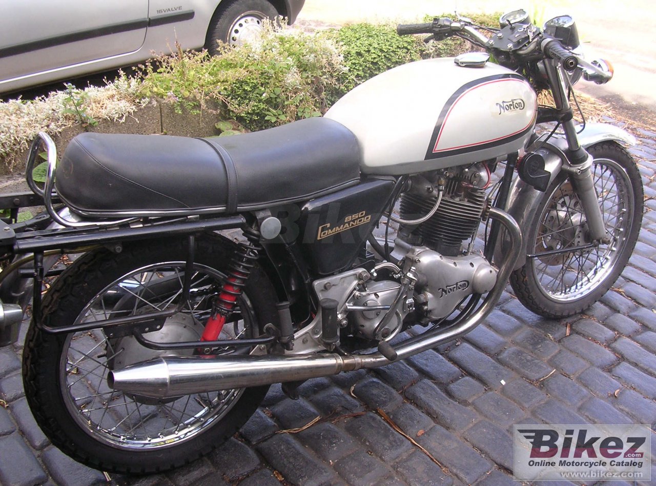 Norton Commando 850 Interstate