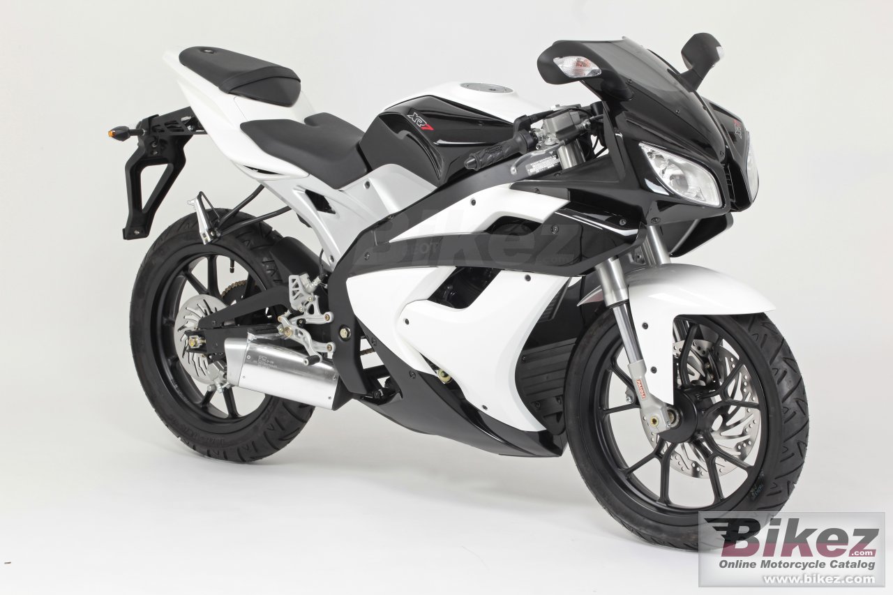 Peugeot XR7
