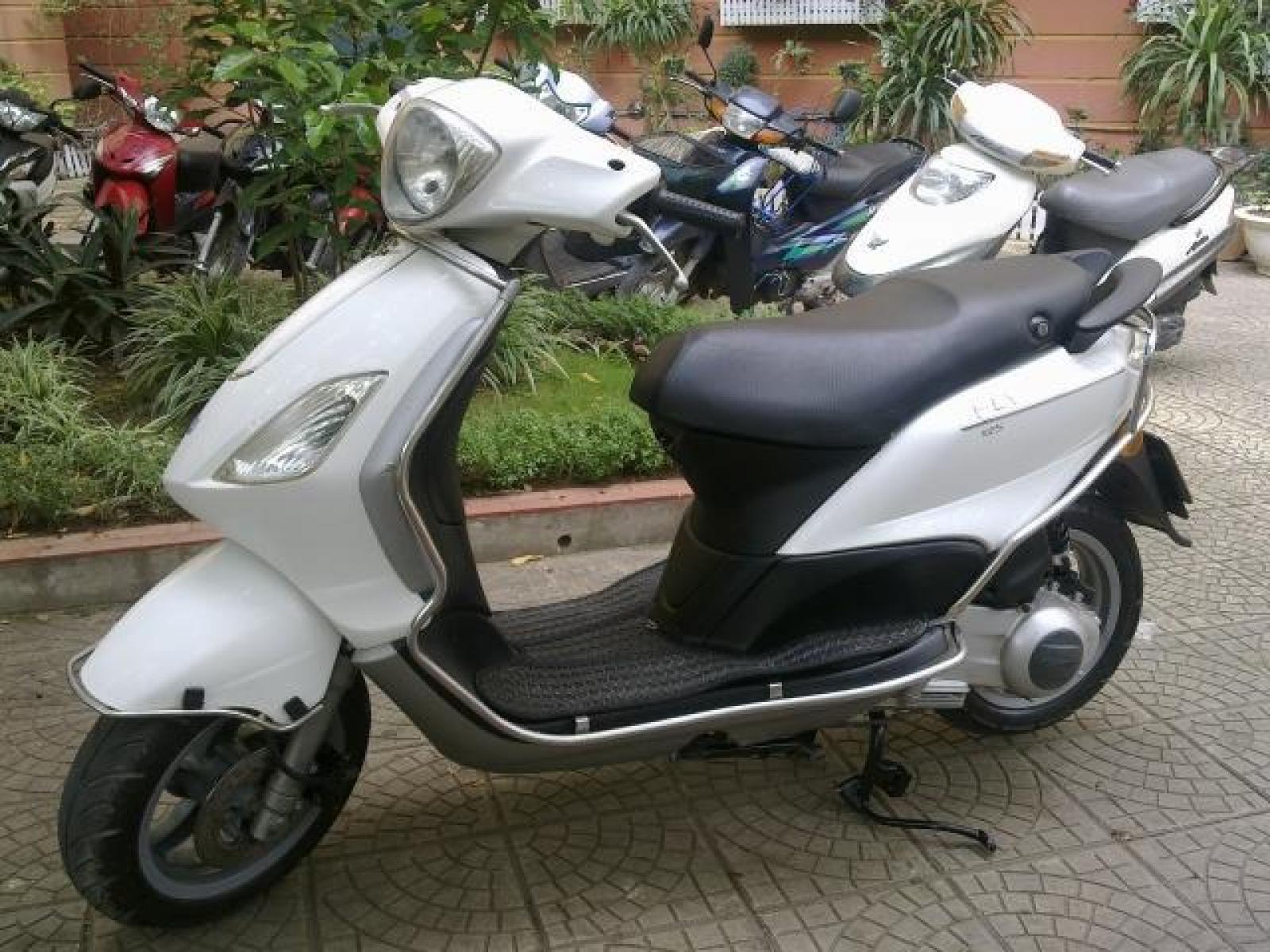 Thumbnail for Piaggio Fly 125 2010