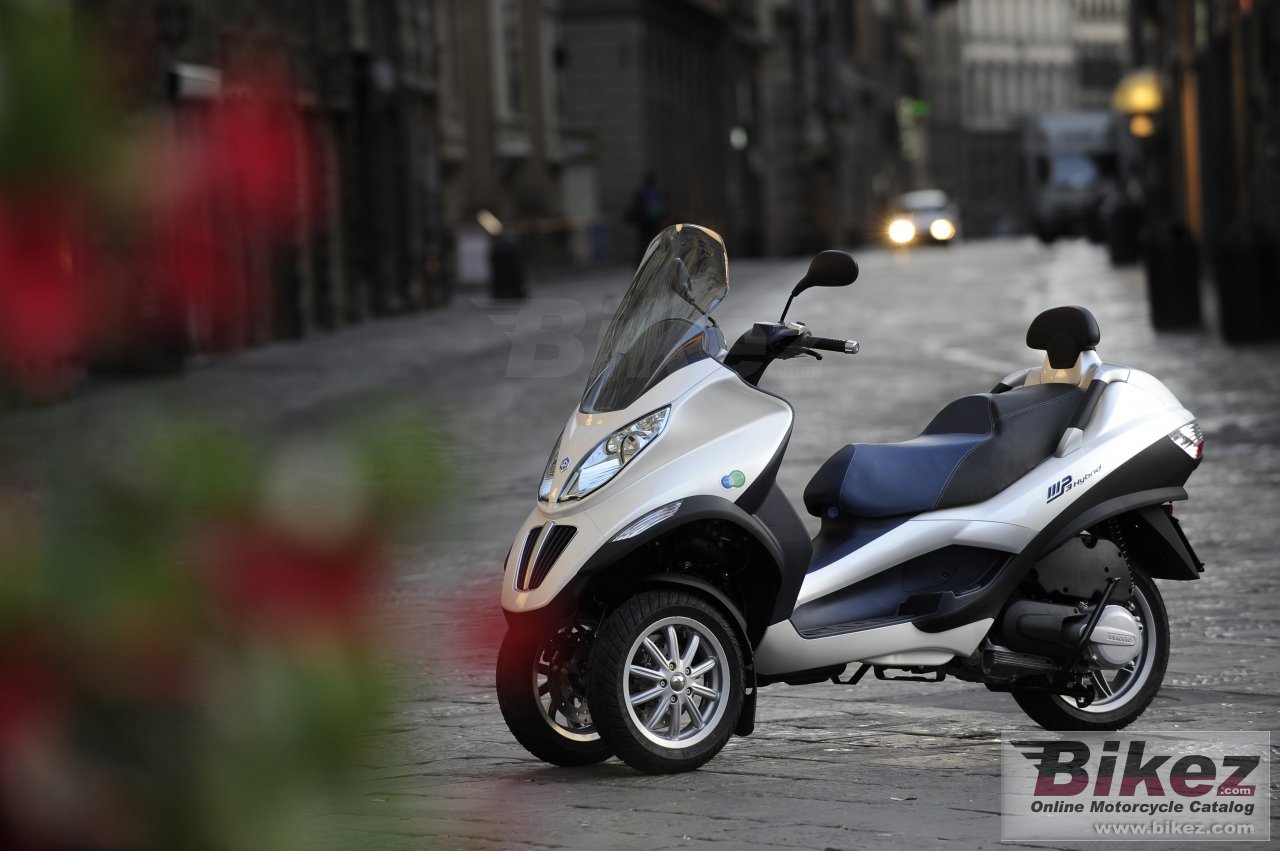 Thumbnail for Piaggio MP3 125 Hybrid 2011