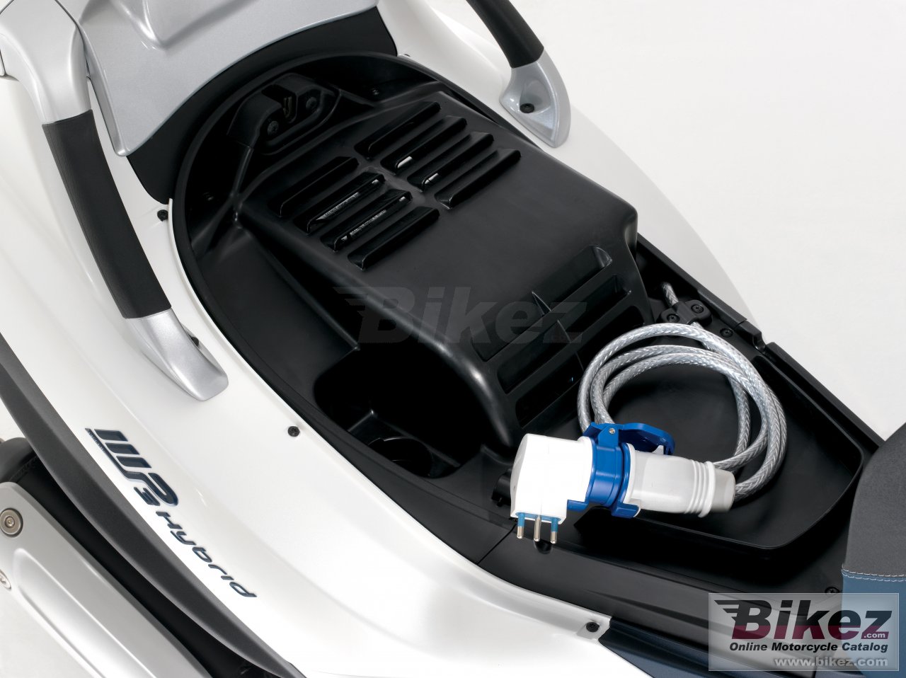 Thumbnail for Piaggio MP3 125 Hybrid 2011