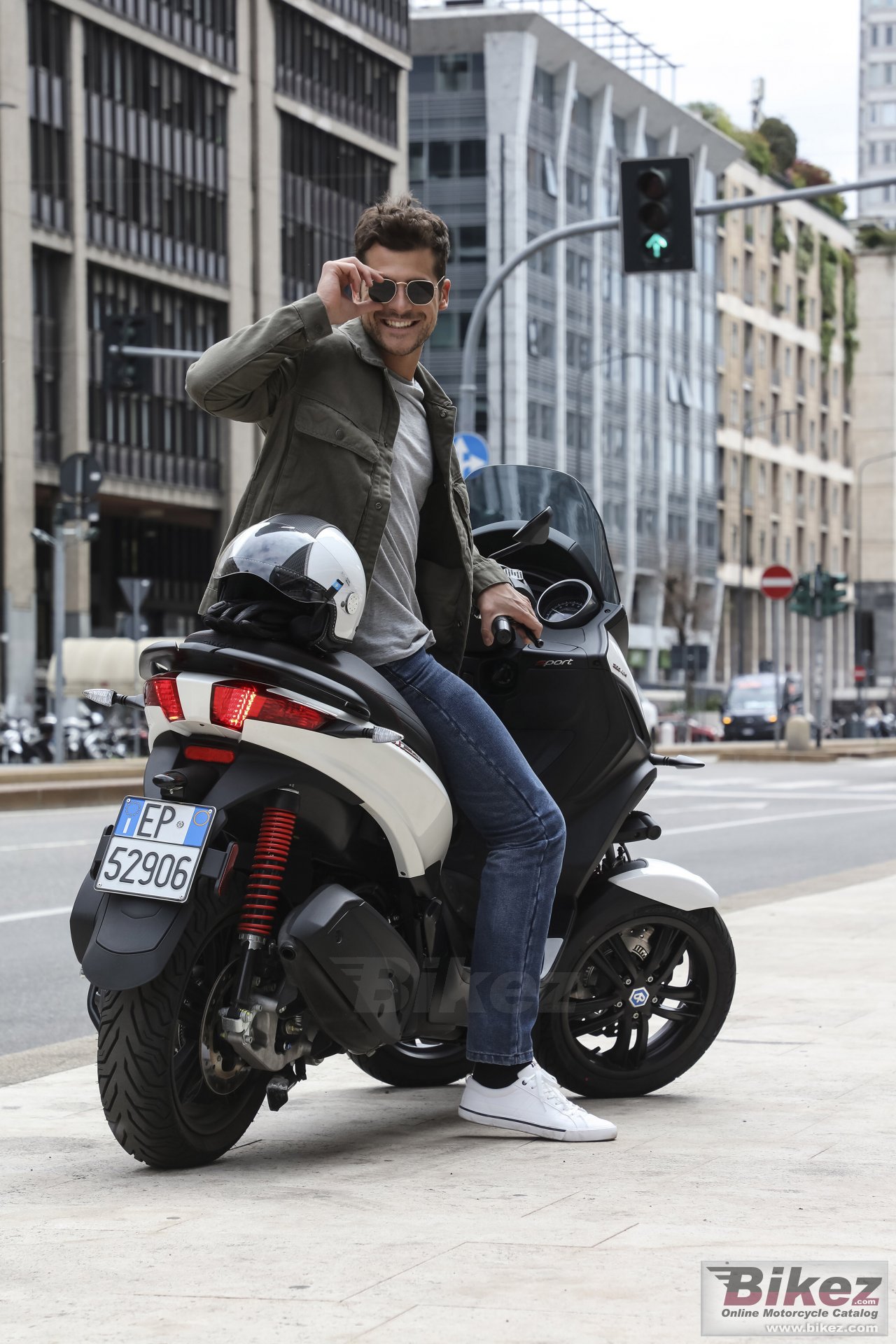 Thumbnail for Piaggio MP3 300 hpe Sport 2020