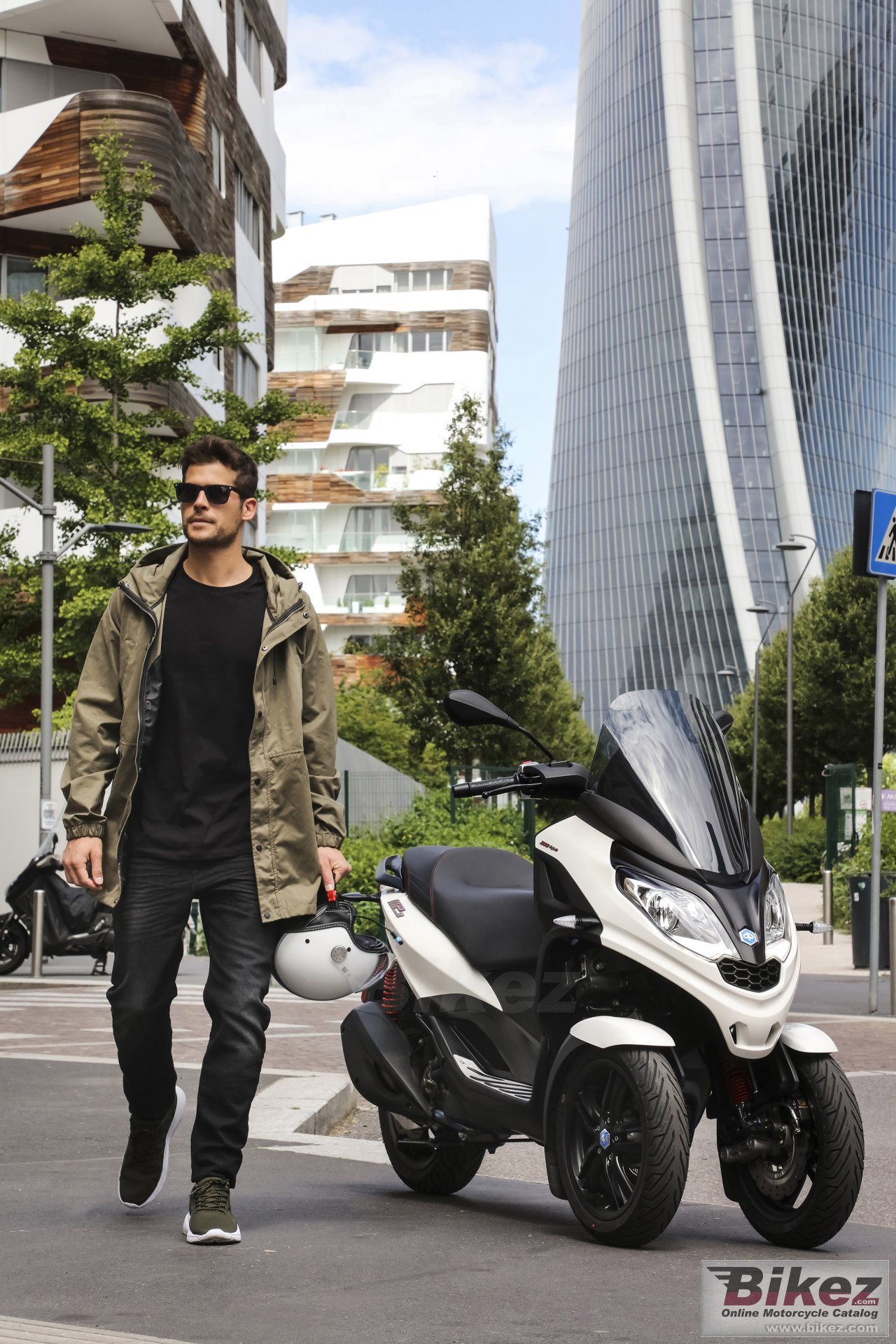 Thumbnail for Piaggio MP3 300 hpe Sport 2020